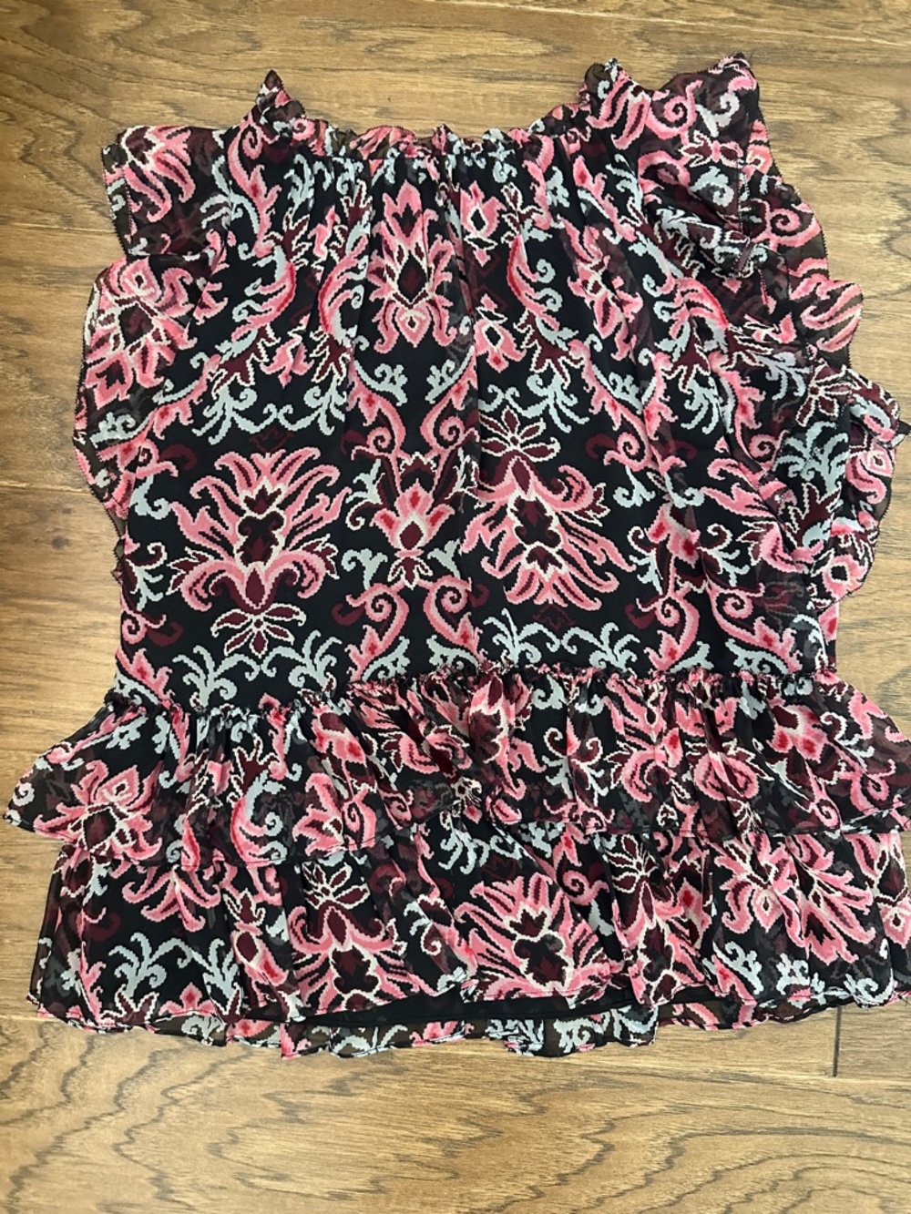 Kate Spade New York Mediun Tapestry Silk Black Grey Prink Chiffon Ruffle Top. - Picture 2 of 10